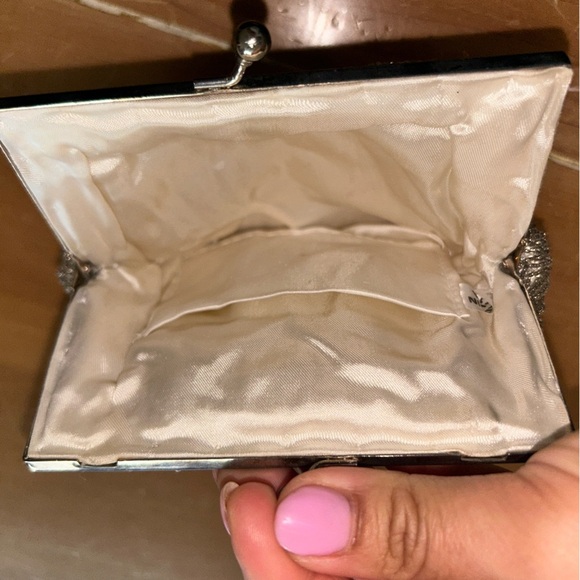 Vintage Elegant Silver Clutch - Picture 3 of 4